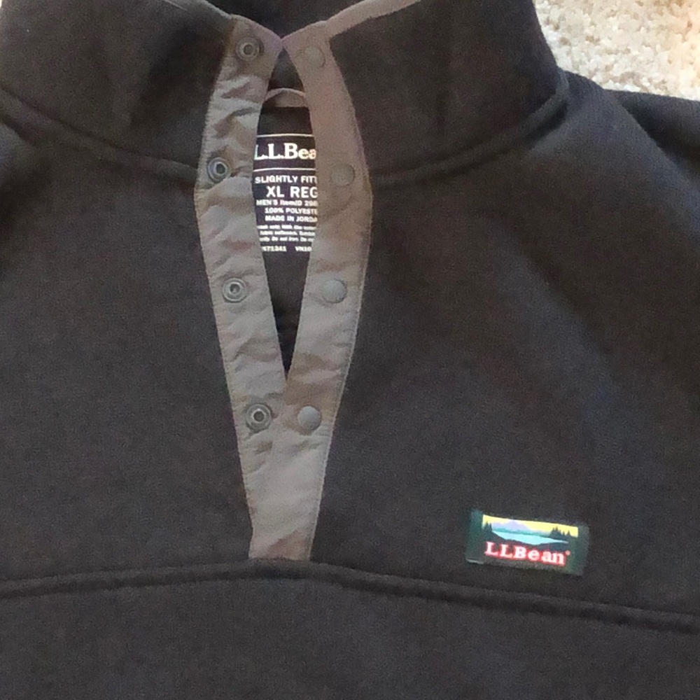 Black LLbean pull-over - Picture 2 of 3